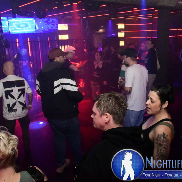 Galerie PRESSURE DOOM – 360 Grad CAGE RAVE | nightlife-scene.de